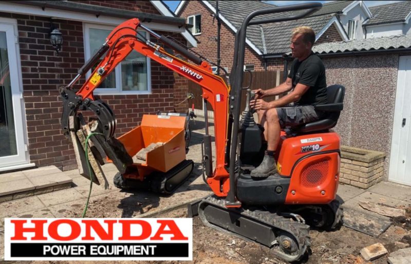 MIni Dumper and Digger Working